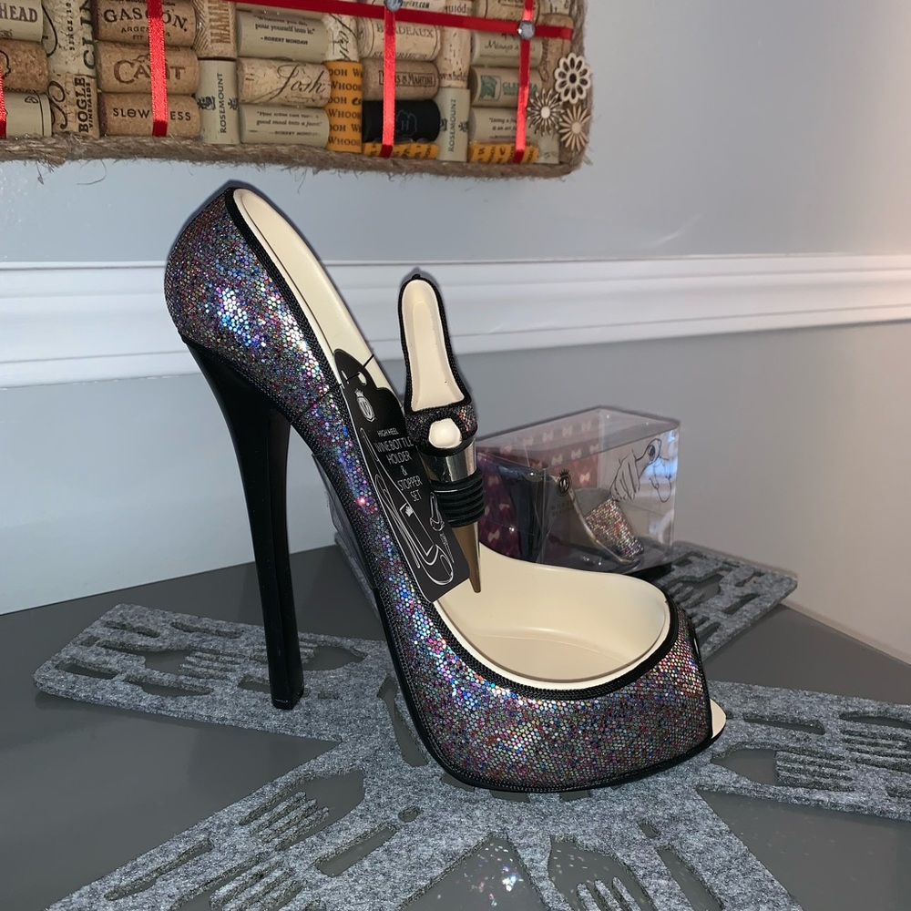 High heel bottle holder, opener, and stopper set
